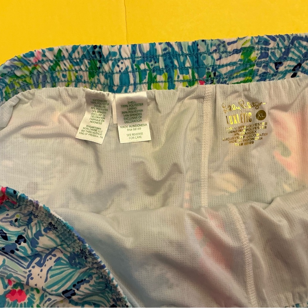 Lilly Pulitzer Luxletic Ocean Trail Shorts sz XL - Picture 2 of 3